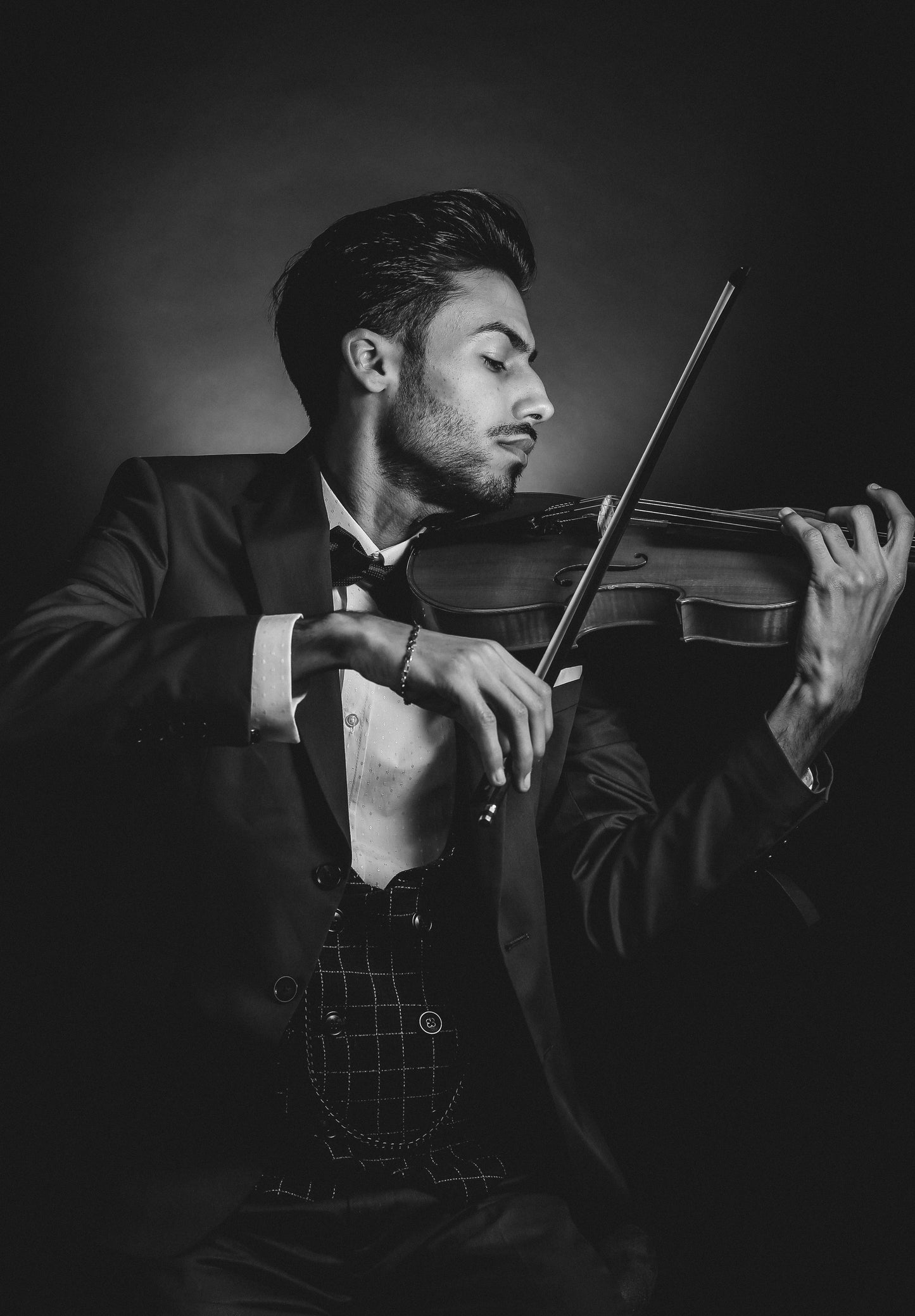 Black-and-white photo “The violinist” by Gabriel — matte print